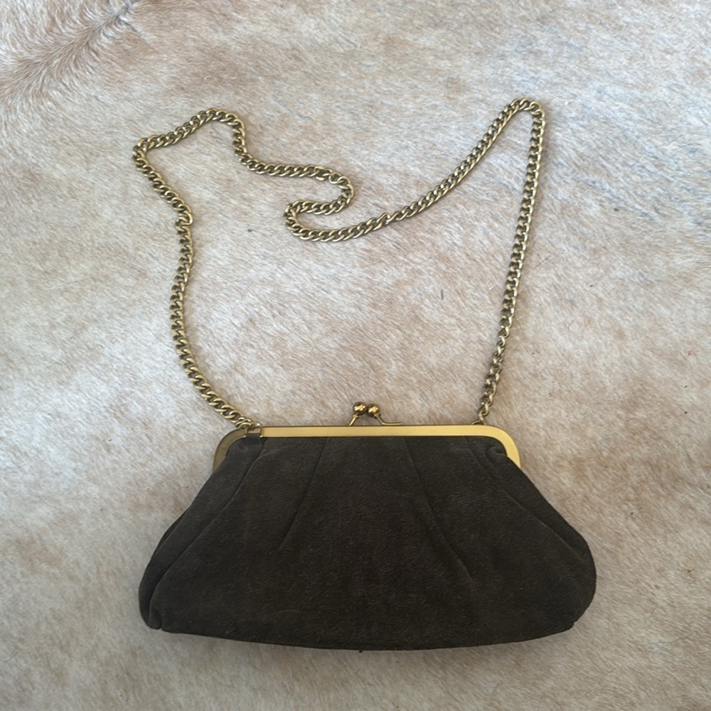 Margot Elegant green genuine Suede kisslock Clutch with Gold Chain - Picture 3 of 12